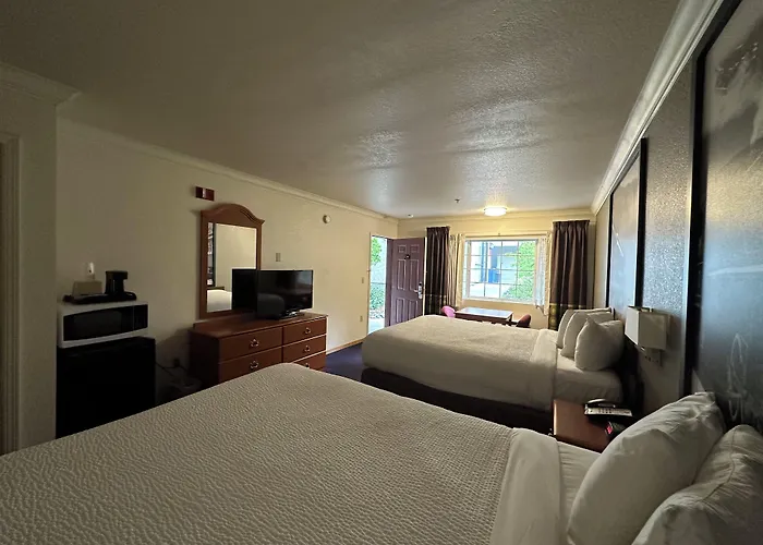 Creekside Inn & Suites
