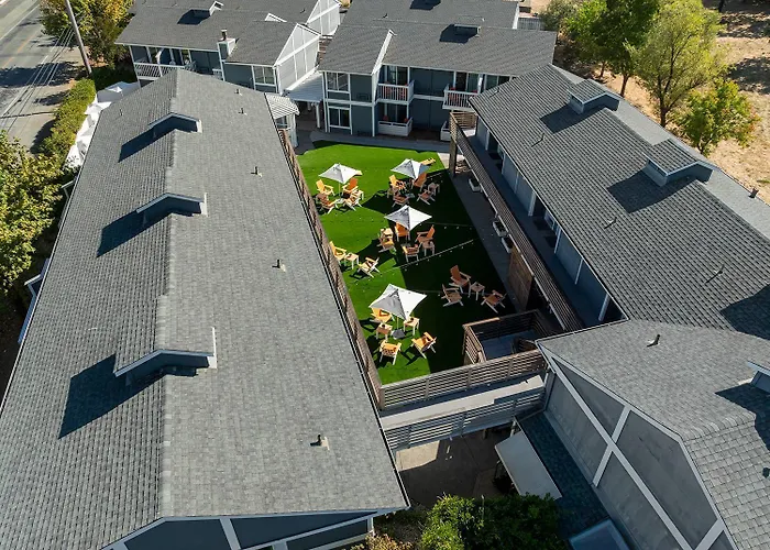 Upvalley Inn & Hot Springs, An Ascend Collection Hotel